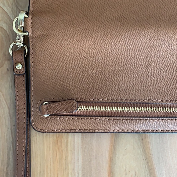 Michael Kors Wallet Wristlet. - Picture 5 of 7